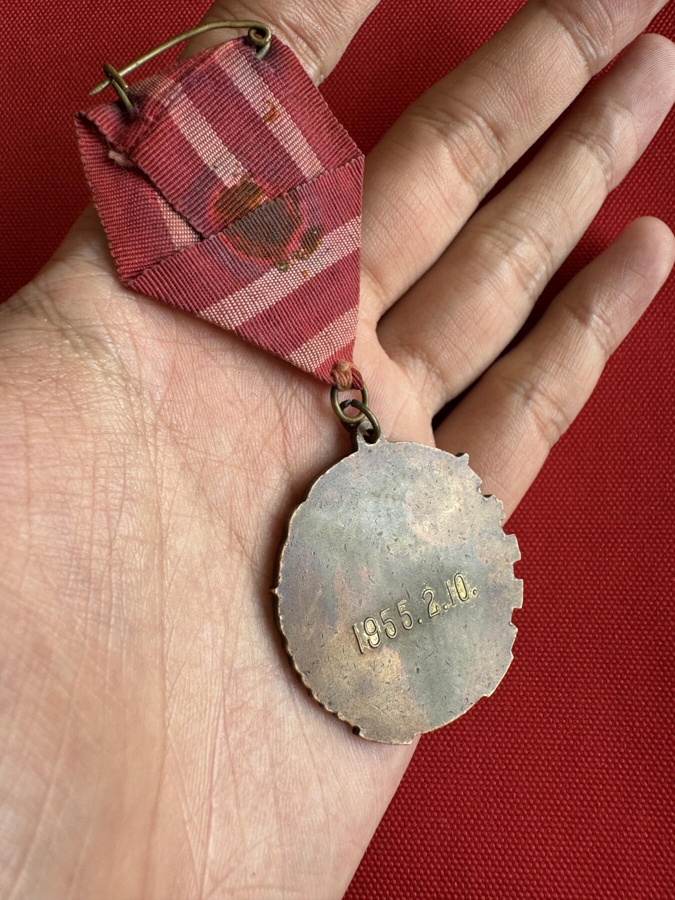 五哥徽章群   31号周二晚上八点4群联拍 铜章