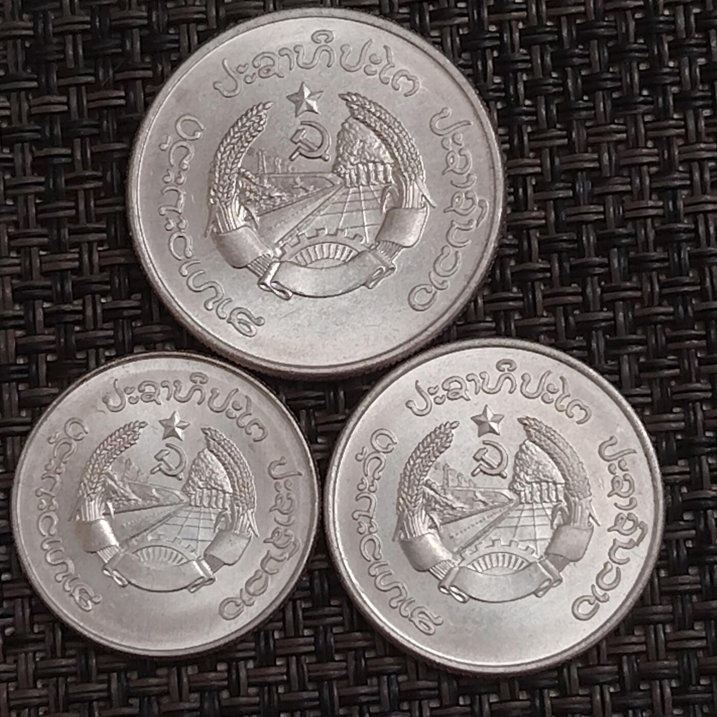 布加迪🐬～世界钱币(上海)🌾第 284 期 /  各国套币和散币 老挝🇱🇦 1980年 三枚