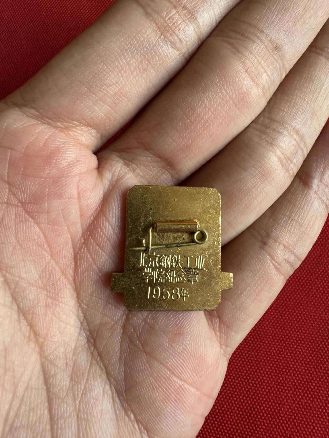 五哥徽章群   31号周二晚上八点4群联拍