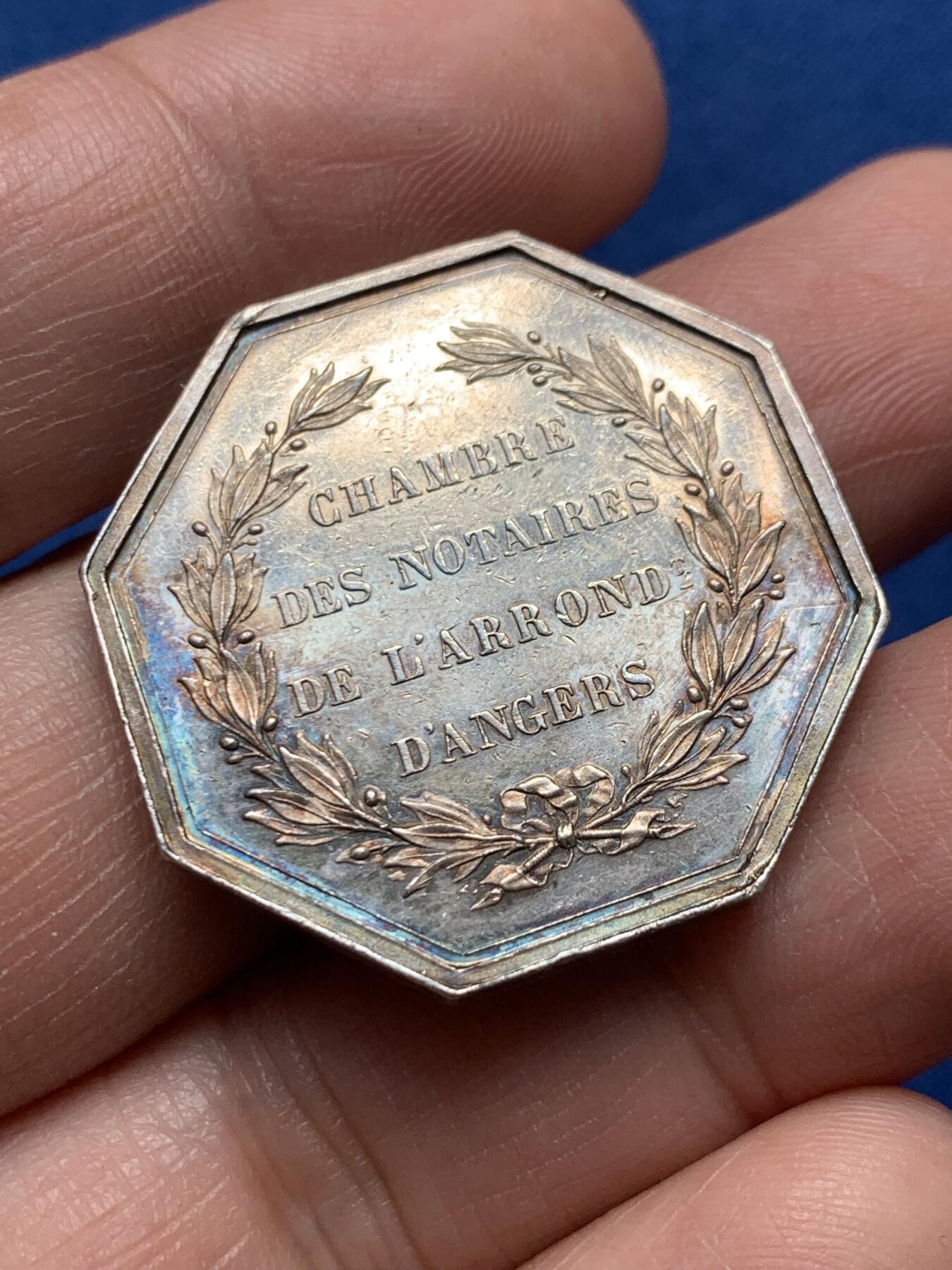 《竞宝斋》第476场 周日，周一 2场连拍 （全场包邮）欢迎送拍 法国昂热公证人协会八角银质代币，丰饶角ARGENT，14.4克，30.5mm