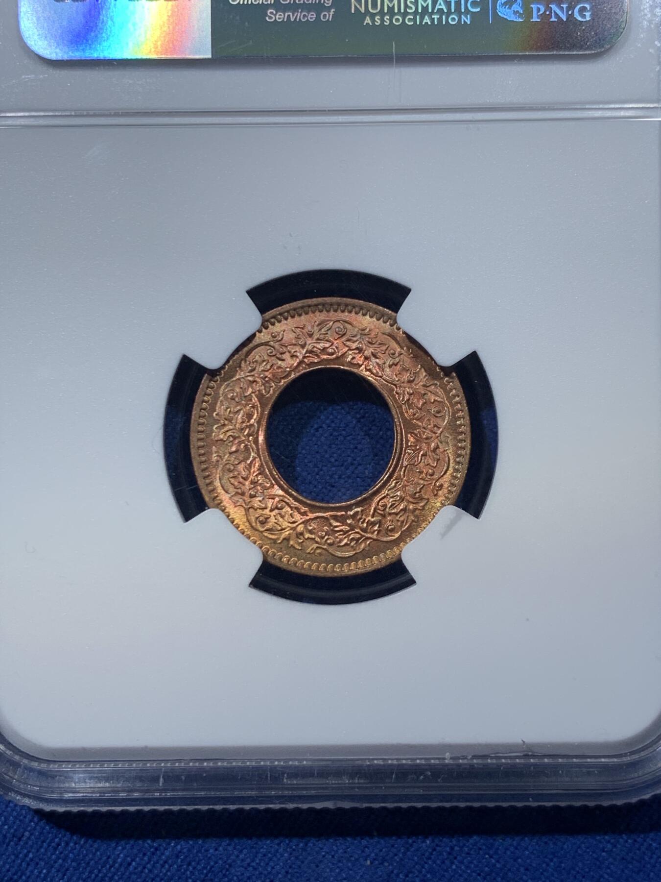 《竞宝斋》第476场 周日，周一 2场连拍 （全场包邮）欢迎送拍 NGC MS66RD 英属印度 1943年 1PICE 中孔铜币 亚军分