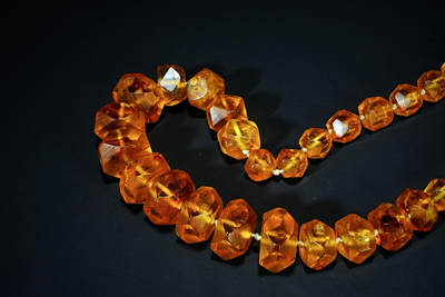 上海都达杂项专场103【全场包邮】  清代欧洲回流天然老蜜蜡菱形项链95-11