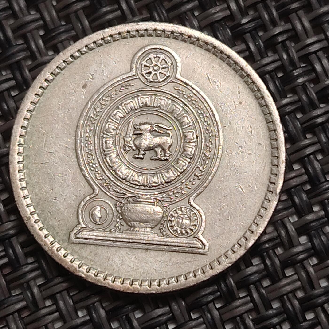 布加迪🐬～世界钱币(上海)🌾第 284 期 /  各国套币和散币 斯里兰卡 1982年 50分