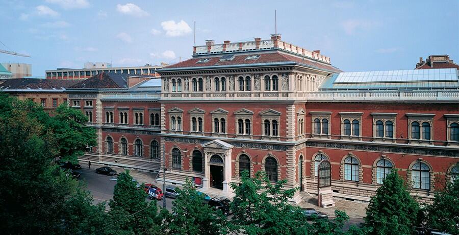 【俄甄集藏】2026年(050)04-01星期三 晚 19:30 全场包邮 奥匈帝国1871年纪念维也纳艺术与工业应用博物馆开放大铜章，NGC MS63，巧克力包浆，高浮雕，设计精美，雕刻家古斯塔夫·拉德尼茨基名誉作品，直径：57mm，标签错误