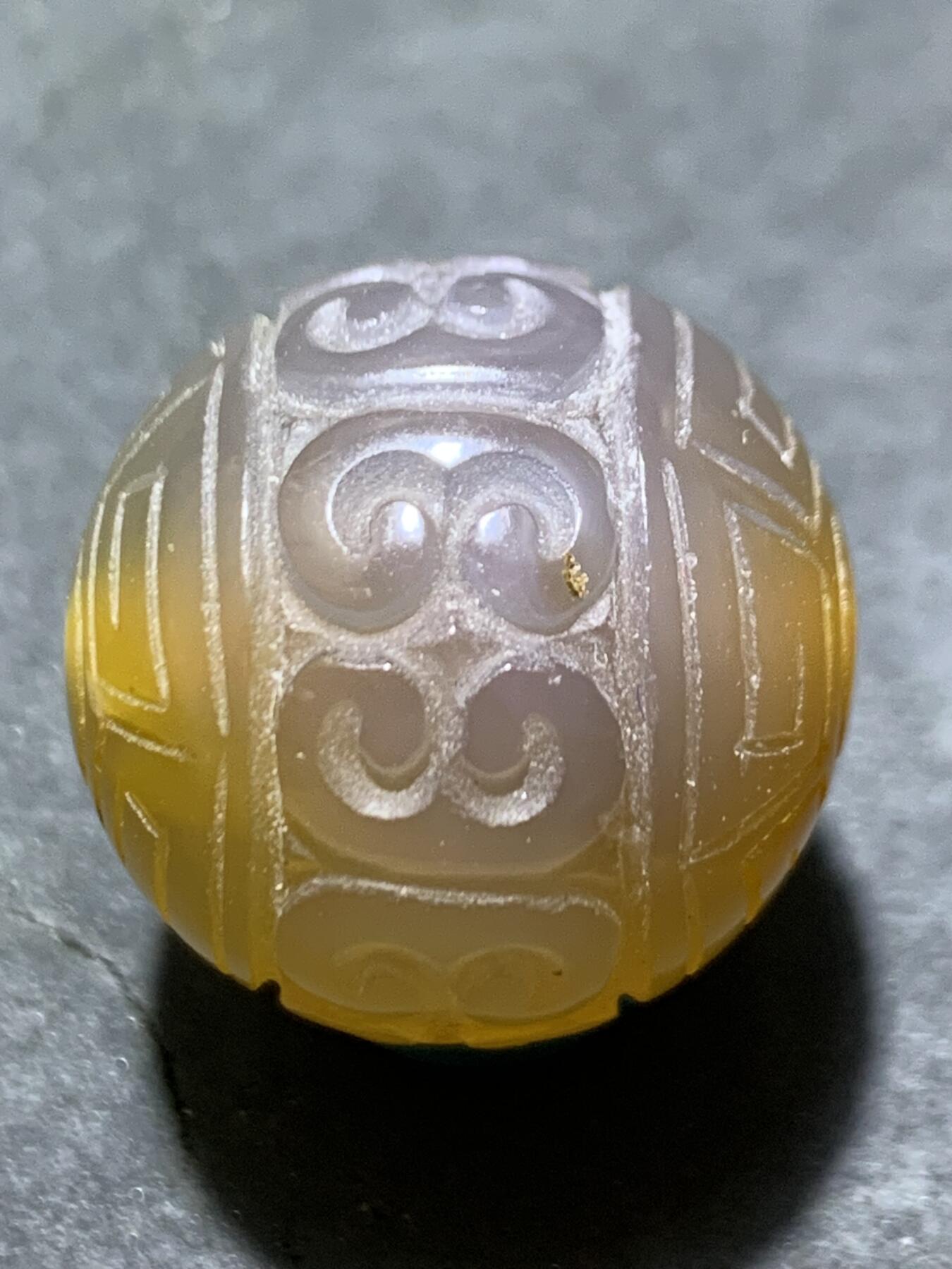 精美高润度冻料飘鸡油黄原皮蒙料战国红玛瑙雕刻回纹2.0珠子一颗，