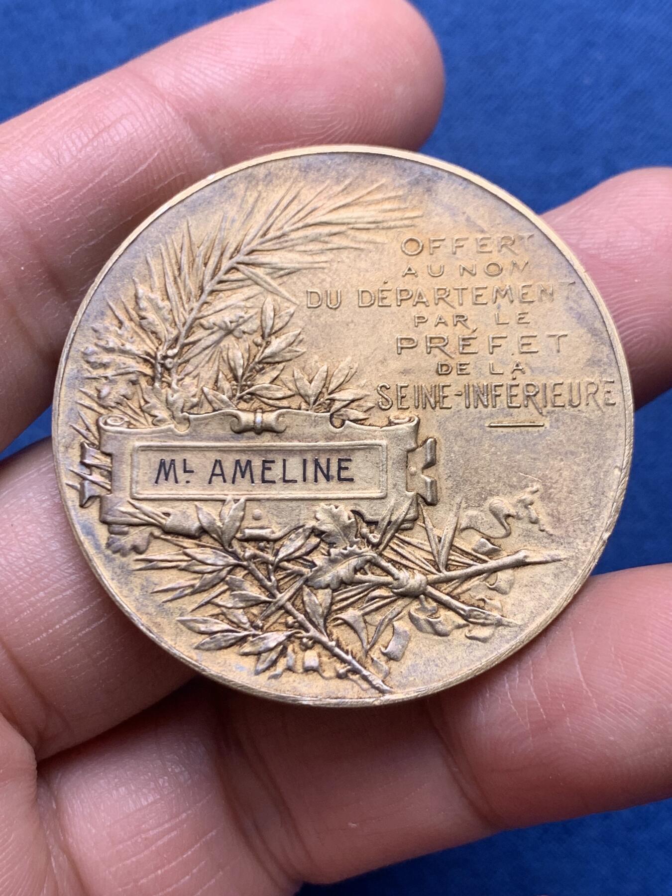 《竞宝斋》第476场 周日，周一 2场连拍 （全场包邮）欢迎送拍 名家罗蒂作 玛丽安娜女神镀金银章 31.2克 41.4mm 菱形银标