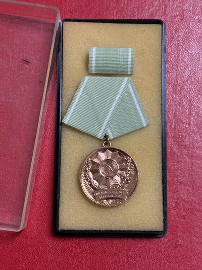 韵星假日军品类拍卖第50期 - 民主德国内务部武装力量杰出服务奖章带原盒略