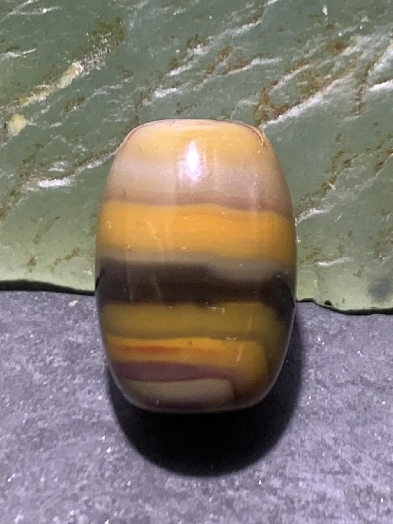 精美拉丝料战国红玛瑙桶珠一颗