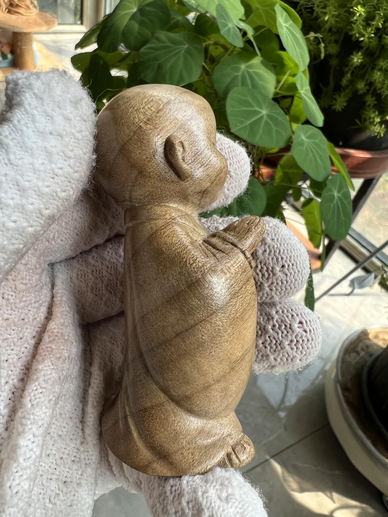 零元拍：金丝楠 精工 小师父 雕件手把件，满手留香金丝流溢。80MM