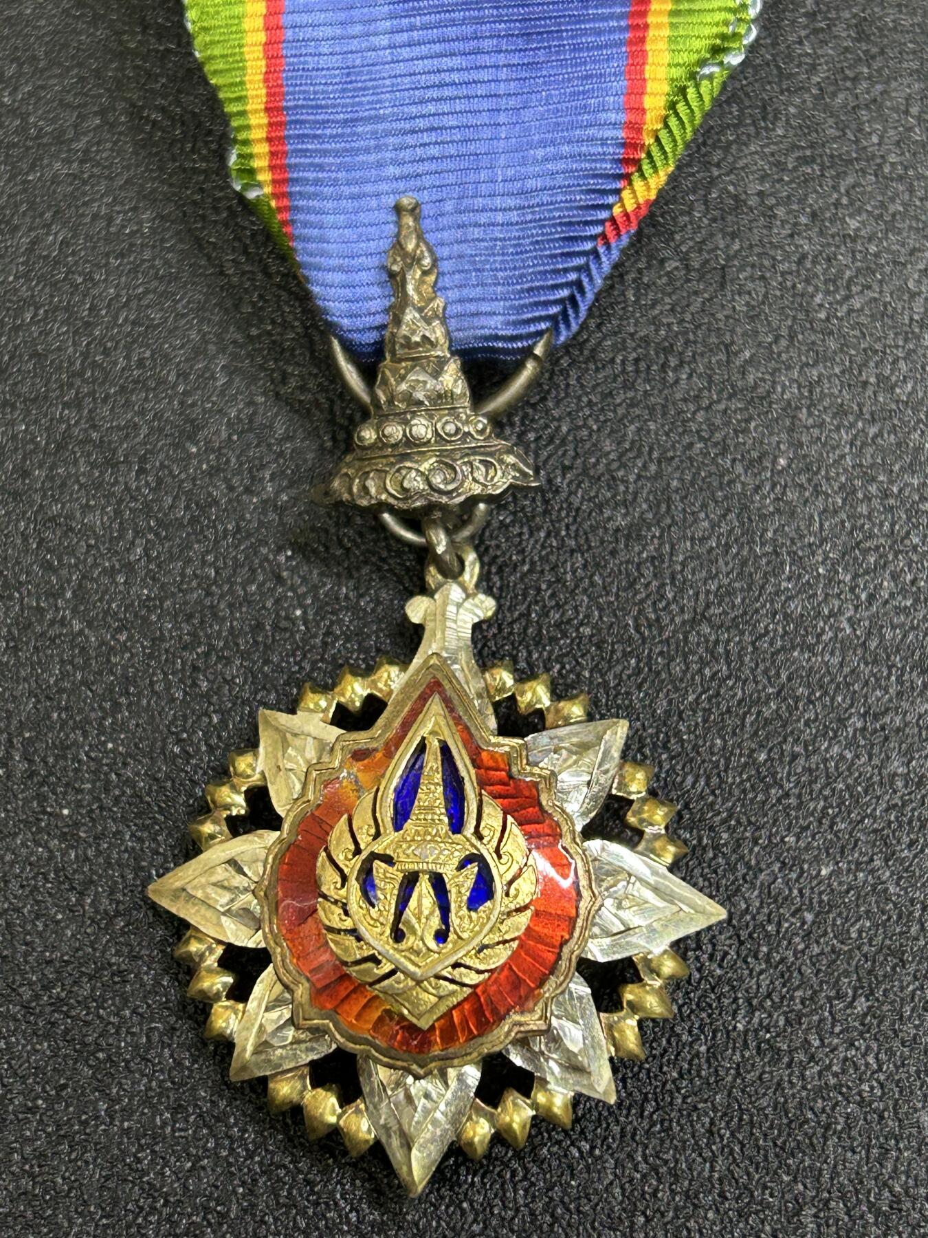 西秦中古拍卖第八十二期  泰国骑士级王冠勋章 银制