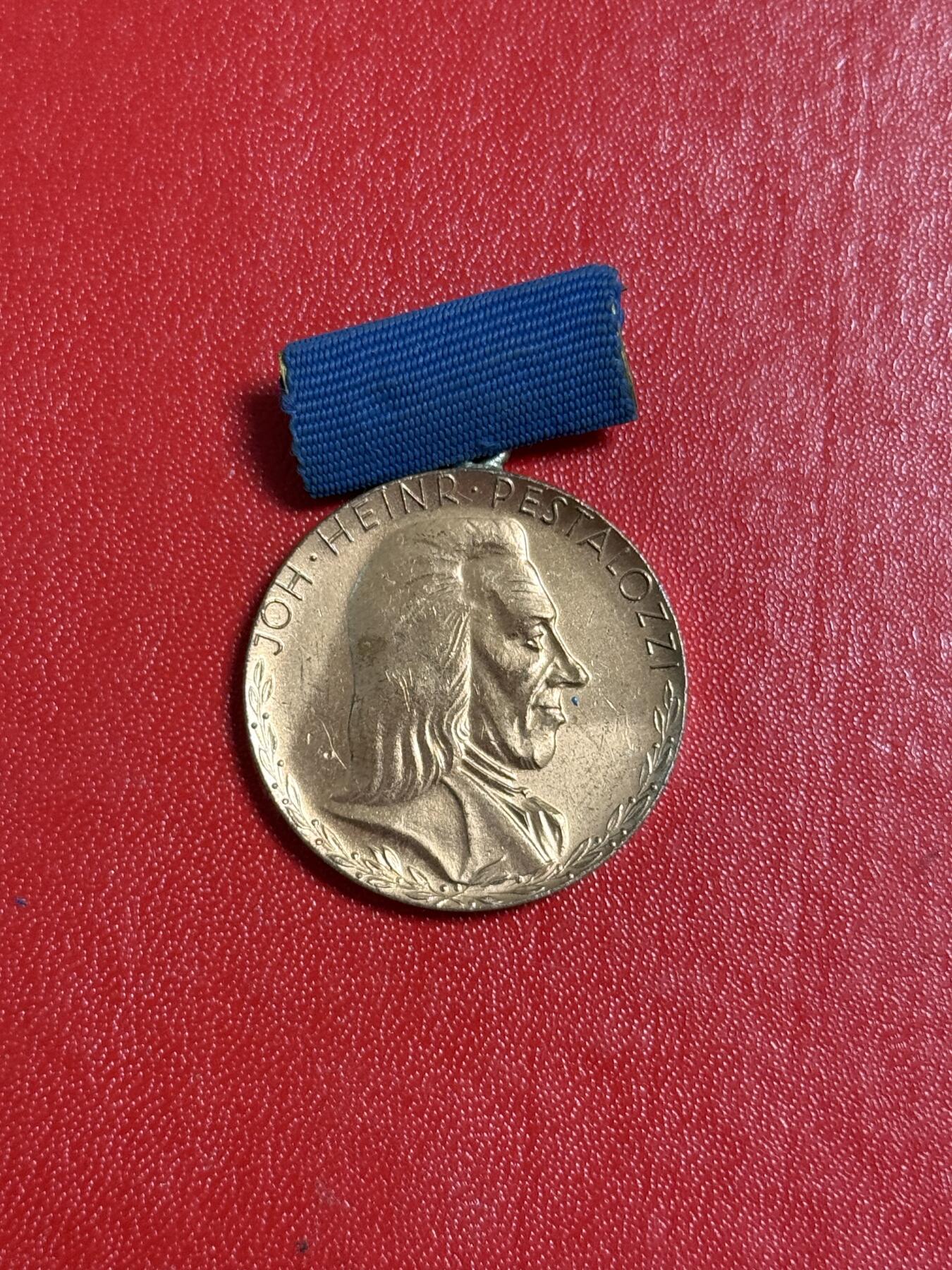 韵星假日军品类拍卖第50期 民主德国铜级斐斯泰洛齐奖章