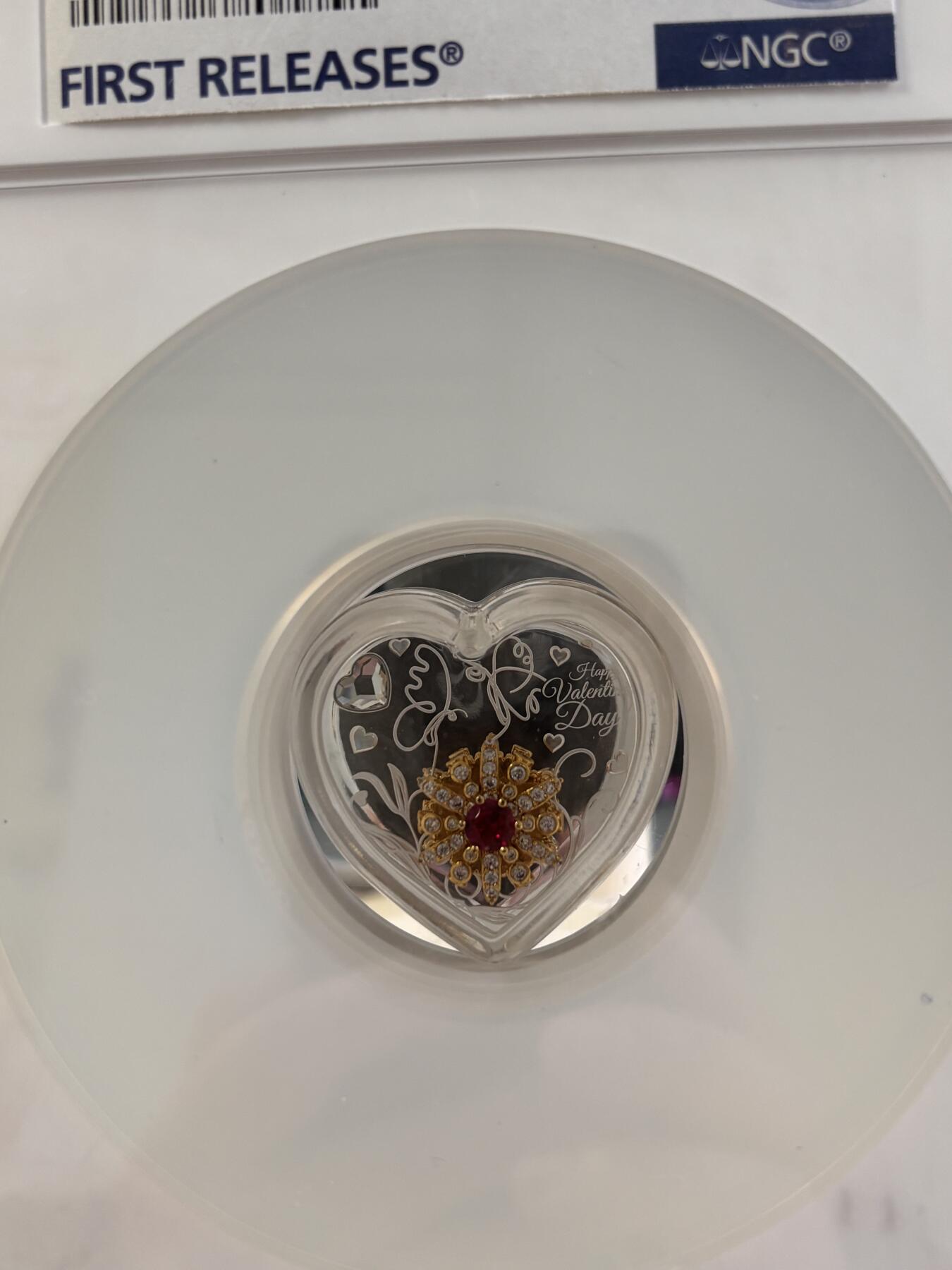 第196期拍卖 纽埃2022年情人节镶嵌皇冠水晶心形本银版银币NGC-PF70首，999银，20克，发行2022枚