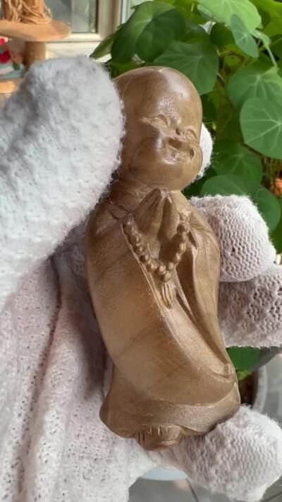 零元拍：金丝楠 精工 小师父 雕件手把件，满手留香金丝流溢。80MM