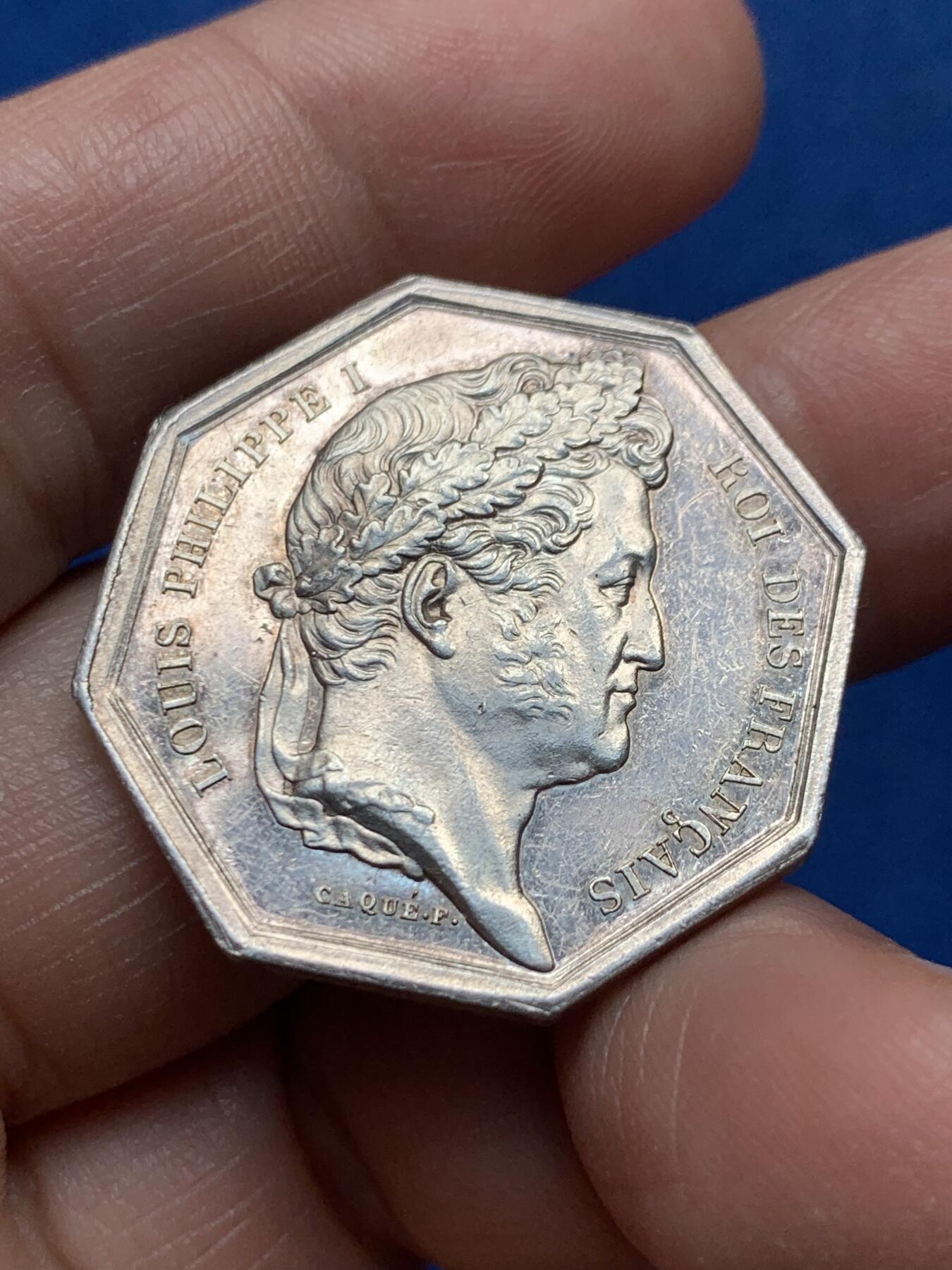 《竞宝斋》第476场 周日，周一 2场连拍 （全场包邮）欢迎送拍 法国皇家医学院菲利普一世八角银质代币，医学荣誉奖励，油灯边铭，13.7克，30.5mm