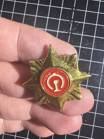 古冰库章牌勋赏收藏0起拍卖 铁路帽徽