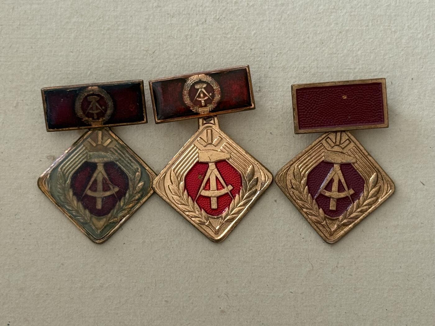 云宸嘉赏-勋臻文献佳藏优品精选场次（低佣 转发佣金红包） 民主德国社会活动家奖章一组 