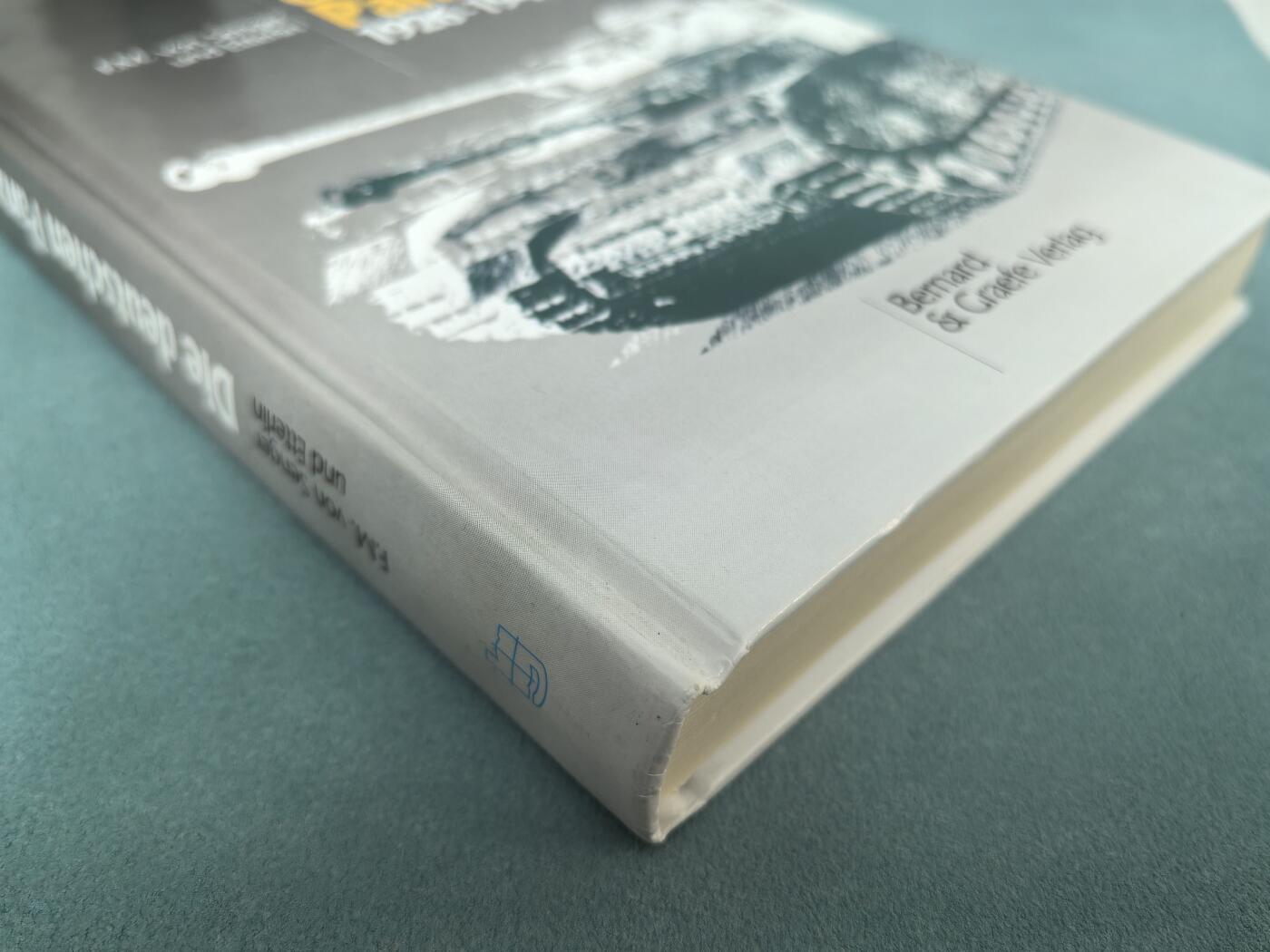 盛世勋华——号角文化勋章邮票专场拍卖第311期 德语版 德国坦克装甲车辆1926-1945 厚达346页