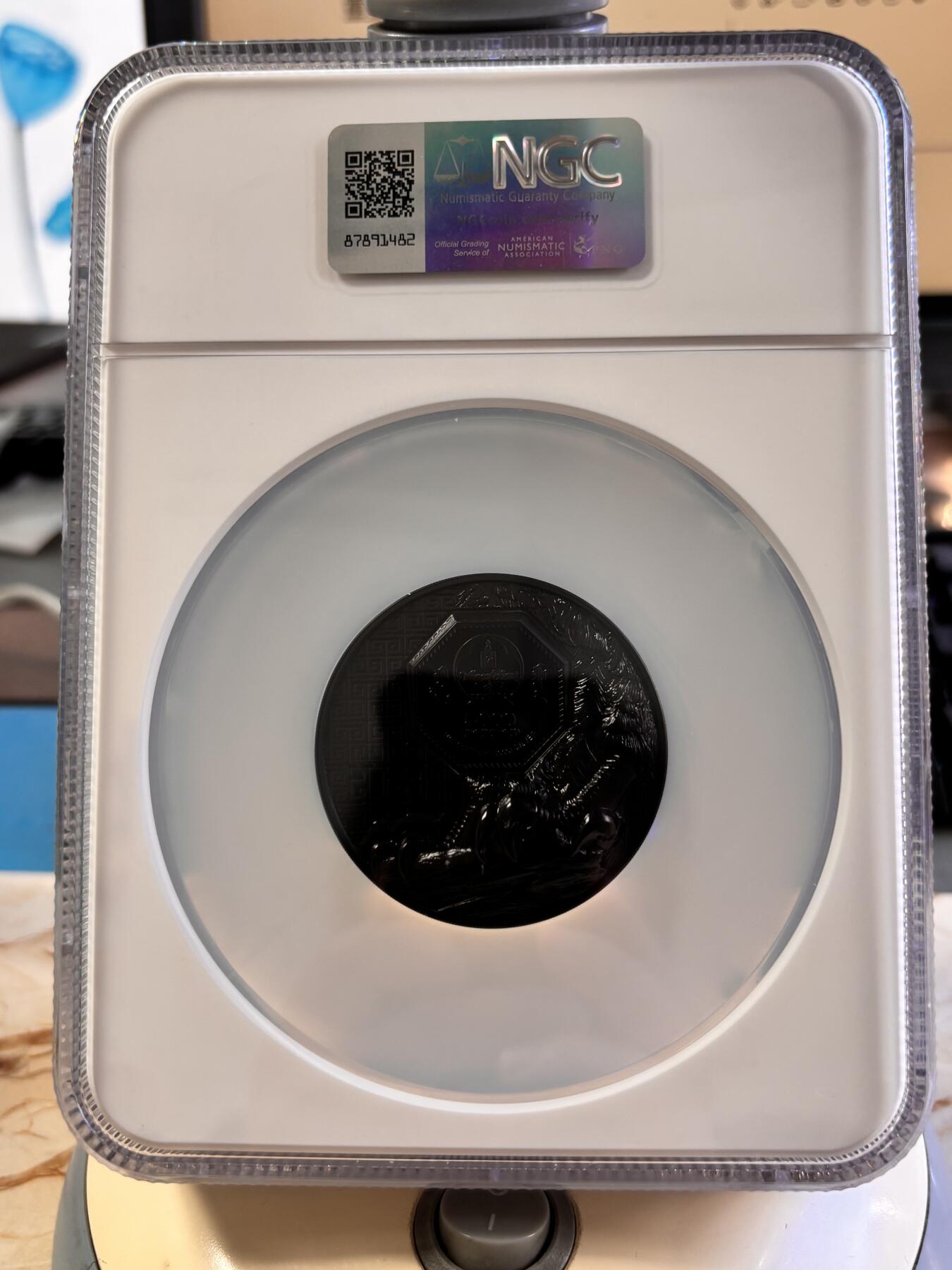 第196期拍卖 蒙古2023年动物猎鹰5盎司高浮雕钌化银币NGC-PF70，999银