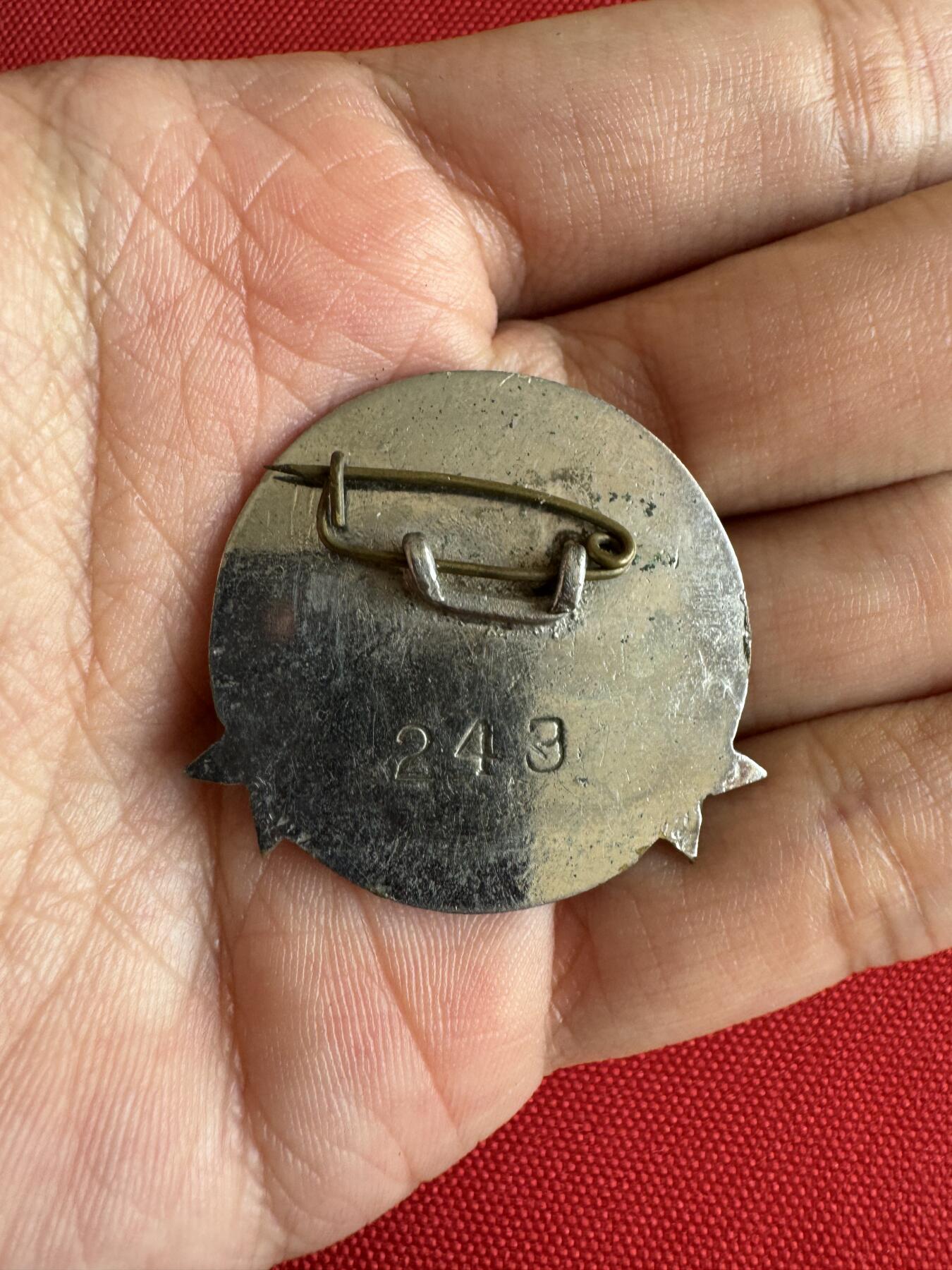 五哥徽章群   31号周二晚上八点4群联拍 铜章