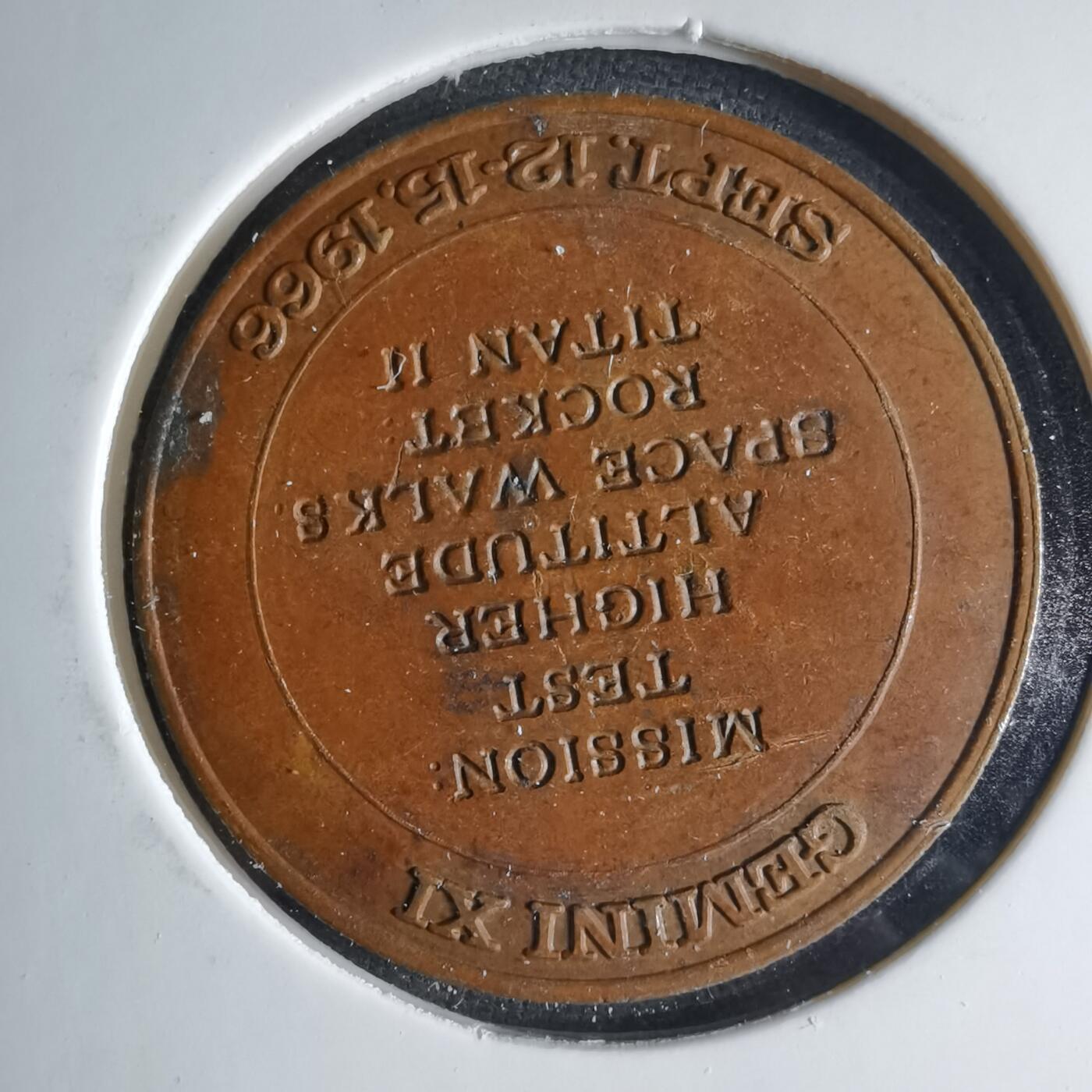 沼泽如烟--第1039场 航天纪念章