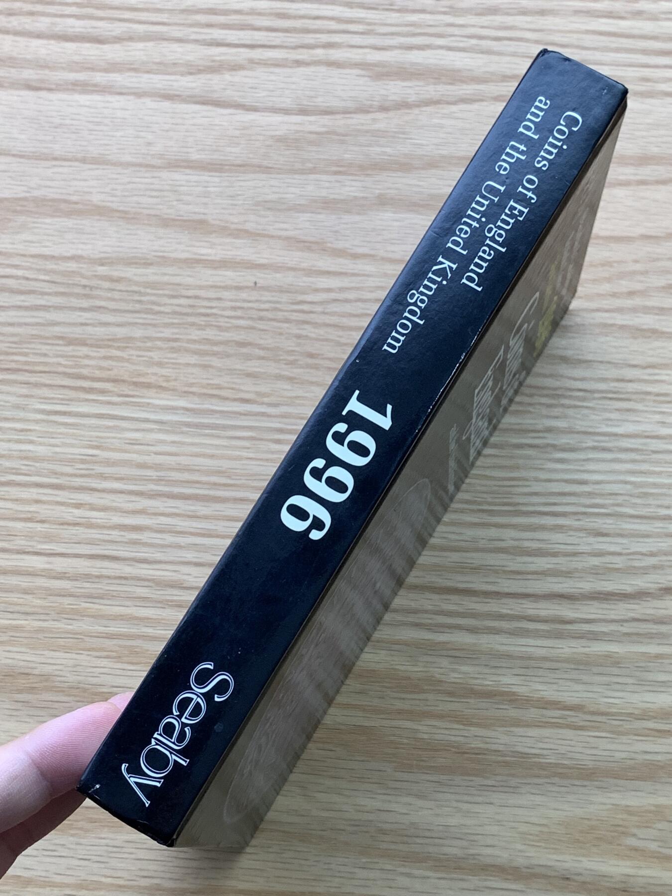 《竞宝斋》第476场 周日，周一 2场连拍 （全场包邮）欢迎送拍 英国硬币标准目录第31版1996年英格兰和联合王国硬币书精装版 细节见图 重0.7公斤
