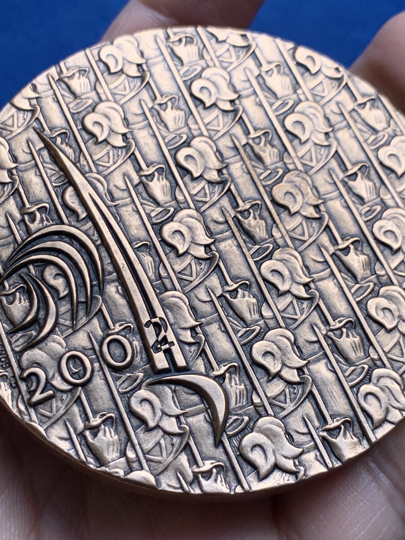 《竞宝斋》第476场 周日，周一 2场连拍 （全场包邮）欢迎送拍 法国圣西尔特种军事学校二百周年纪念铜章 拿破仑创立 197克 71.6mm 带盒