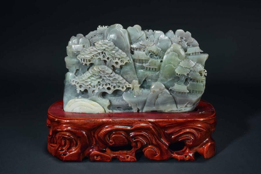 上海都达杂项专场六十七【全场包邮】 天然和田玉精雕《松山高士图》摆件连座95-262