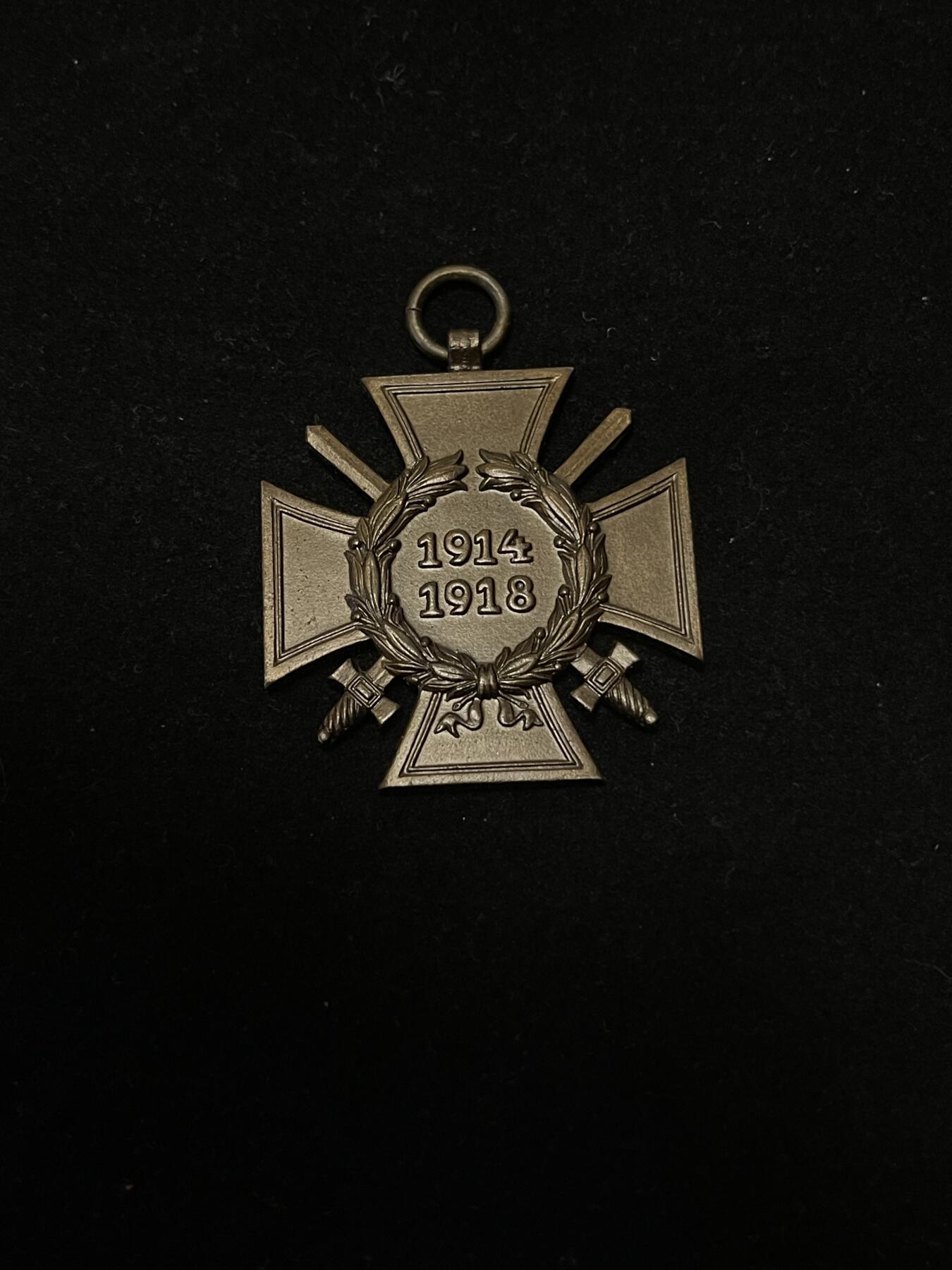 专场 德国德三佩剑兴登堡十字奖章礼服挂，背打RV25厂标，钢质镀铜