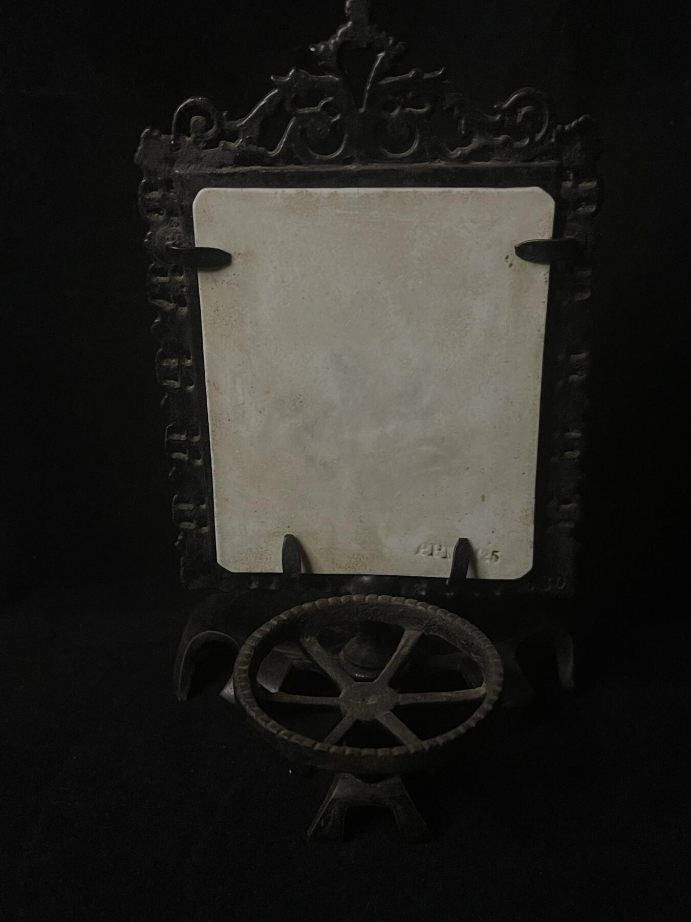 专场 约19世纪末法国铜制雕花烛台托盘配隐瓷壁档