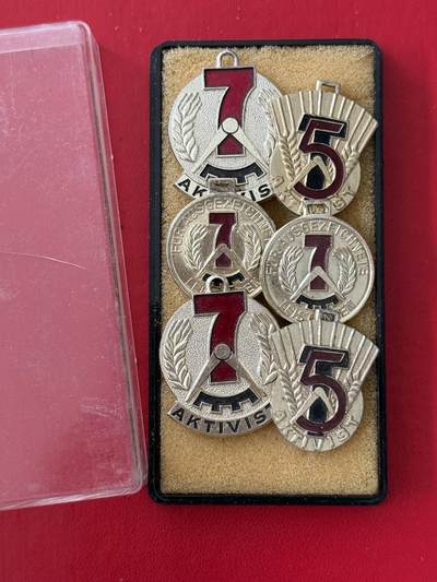 韵星假日军品类拍卖第50期 - 民主德国七年计划劳动模范奖章与五年计划劳动模范奖章章头一组六枚