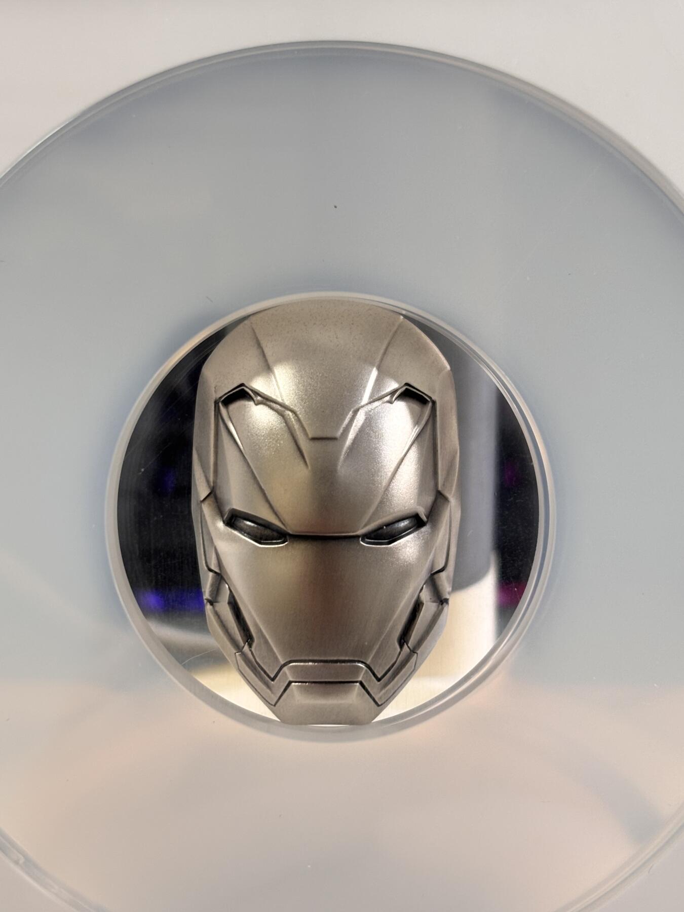 第196期拍卖 斐济2019年漫威系列钢铁侠面具实物形2盎司银币NGC-MS69，999银，发行5000枚