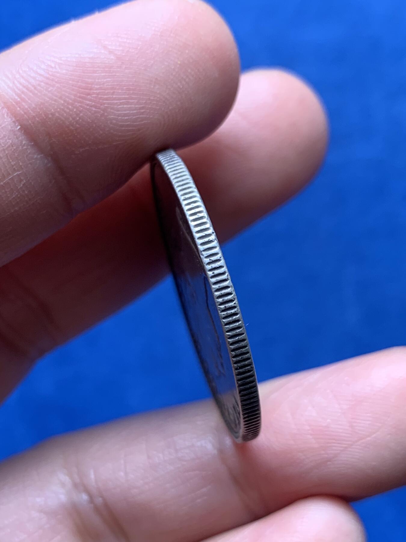 《竞宝斋》第476场 周日，周一 2场连拍 （全场包邮）欢迎送拍 东印度公司1840年维多利亚女王单辫1卢比银币 总重11.6克