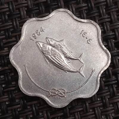 布加迪🐬～世界钱币(上海)🌾第 284 期 /  各国套币和散币 - 马尔代夫🇲🇻 1984年 5拉雷铝币