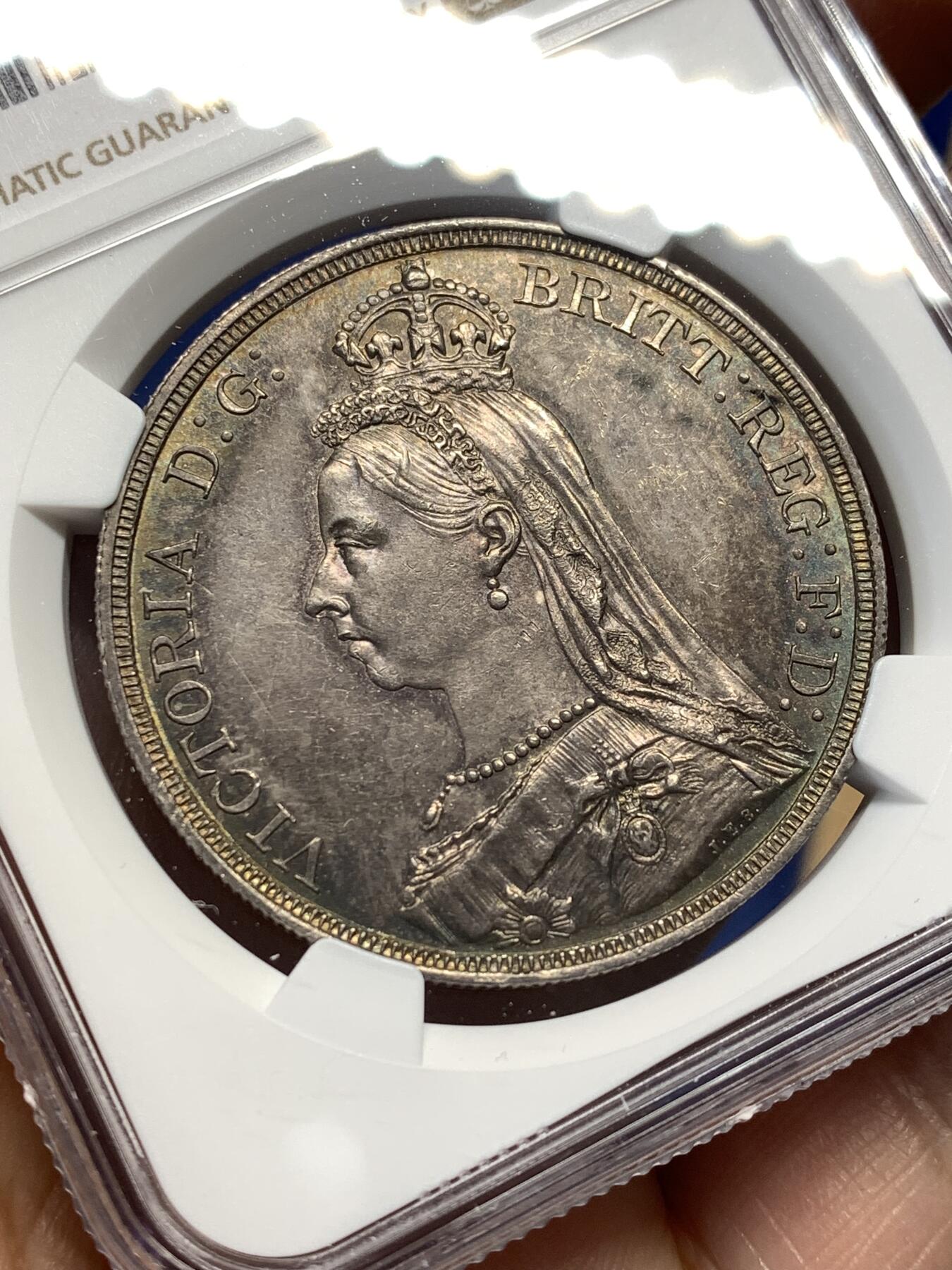 《竞宝斋》第476场 周日，周一 2场连拍 （全场包邮）欢迎送拍 NGC UNCD 英国 1887年 维多利亚高冠马剑克朗银币