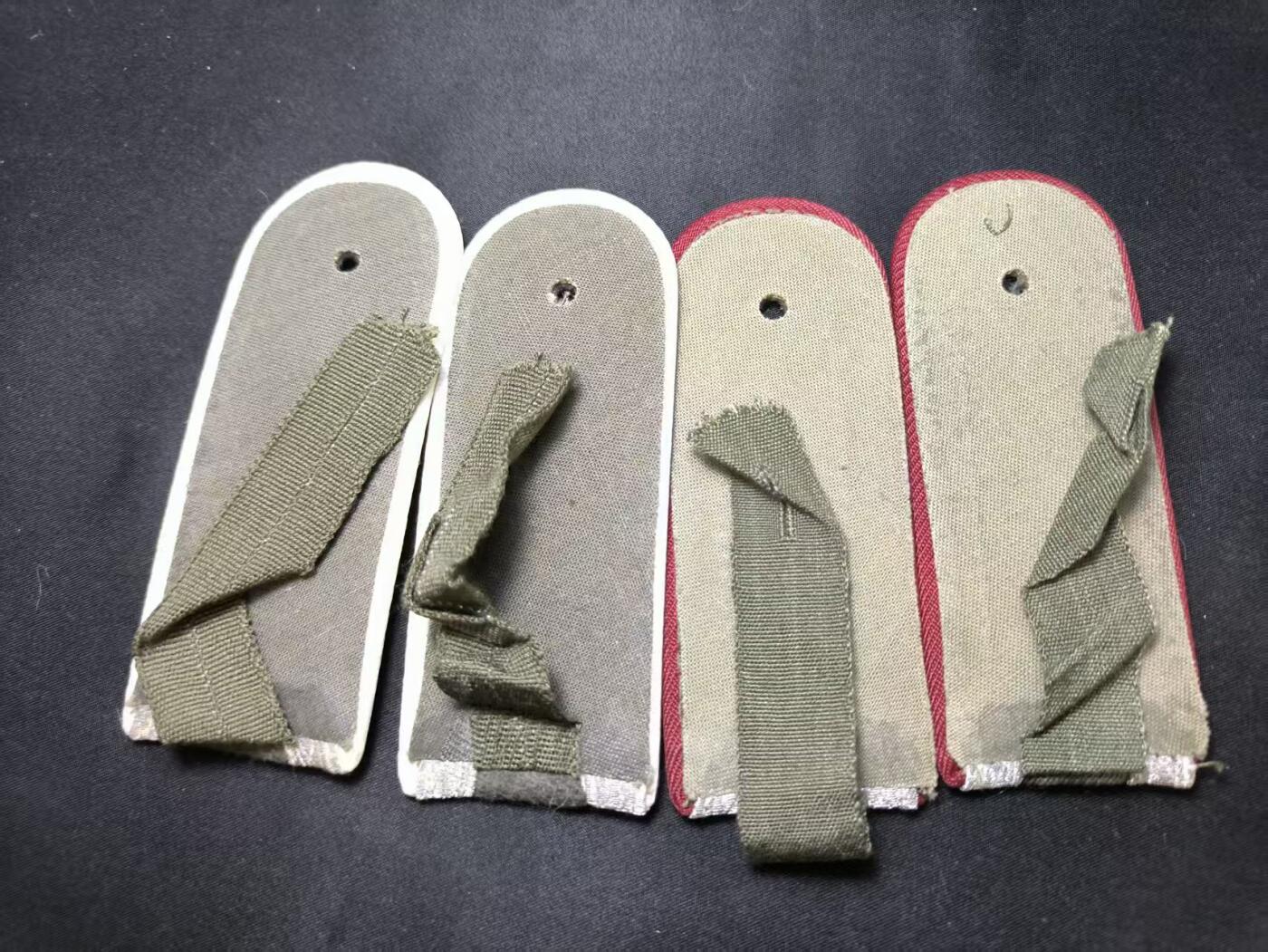 云宸嘉赏-勋臻文献佳藏优品精选场次（低佣 转发佣金红包） 民主德国人民军士官肩章一组（步兵军士、史塔西志愿士官） 