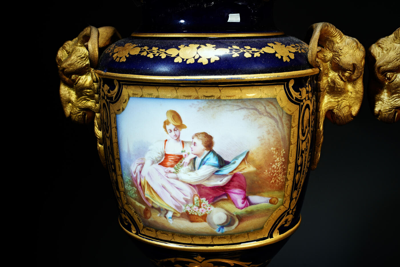 上海都达杂项专场六十七【全场包邮】 清代法国塞弗尔风格铜鎏金瓷瓶 1对