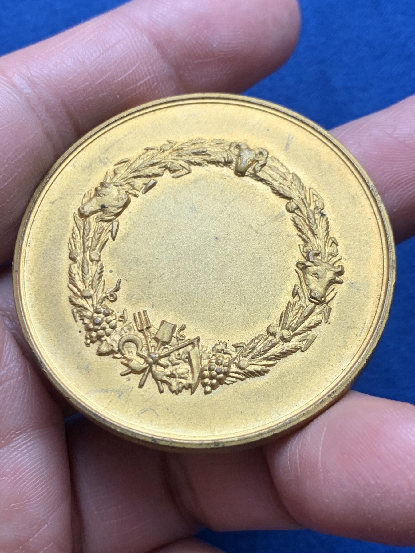 《竞宝斋》第476场 周日，周一 2场连拍 （全场包邮）欢迎送拍 法国玛丽安娜镀金铜章 41.1克 45.9mm 铜标边铭 带盒