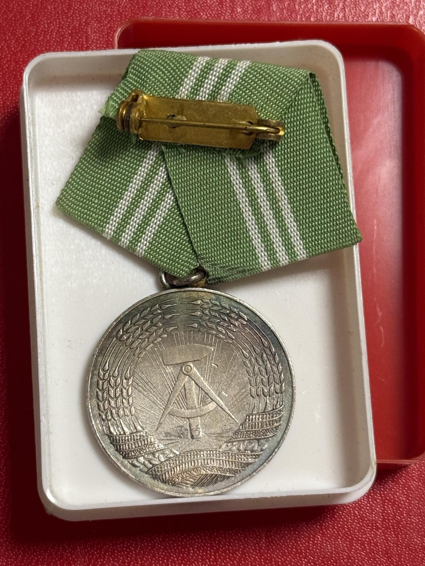 韵星假日军品类拍卖第50期 民主德国银级内务部武装力量忠诚服务奖章带盒