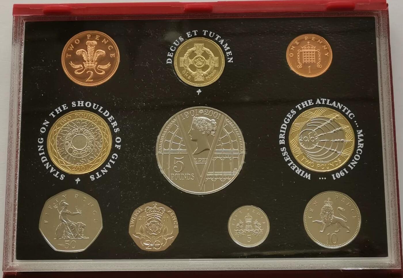 精品币专拍场 红皮册 英国2001年精制硬币10枚套币含女王登基5镑纪念币 无证书