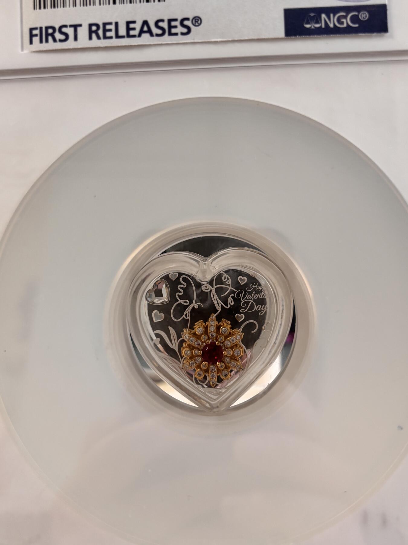 第196期拍卖 纽埃2022年情人节镶嵌皇冠水晶心形本银版银币NGC-PF70首，999银，20克，发行2022枚