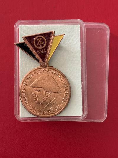 韵星假日军品类拍卖第50期 - 民主德国铜级人民军预备役优秀服务奖章带原盒