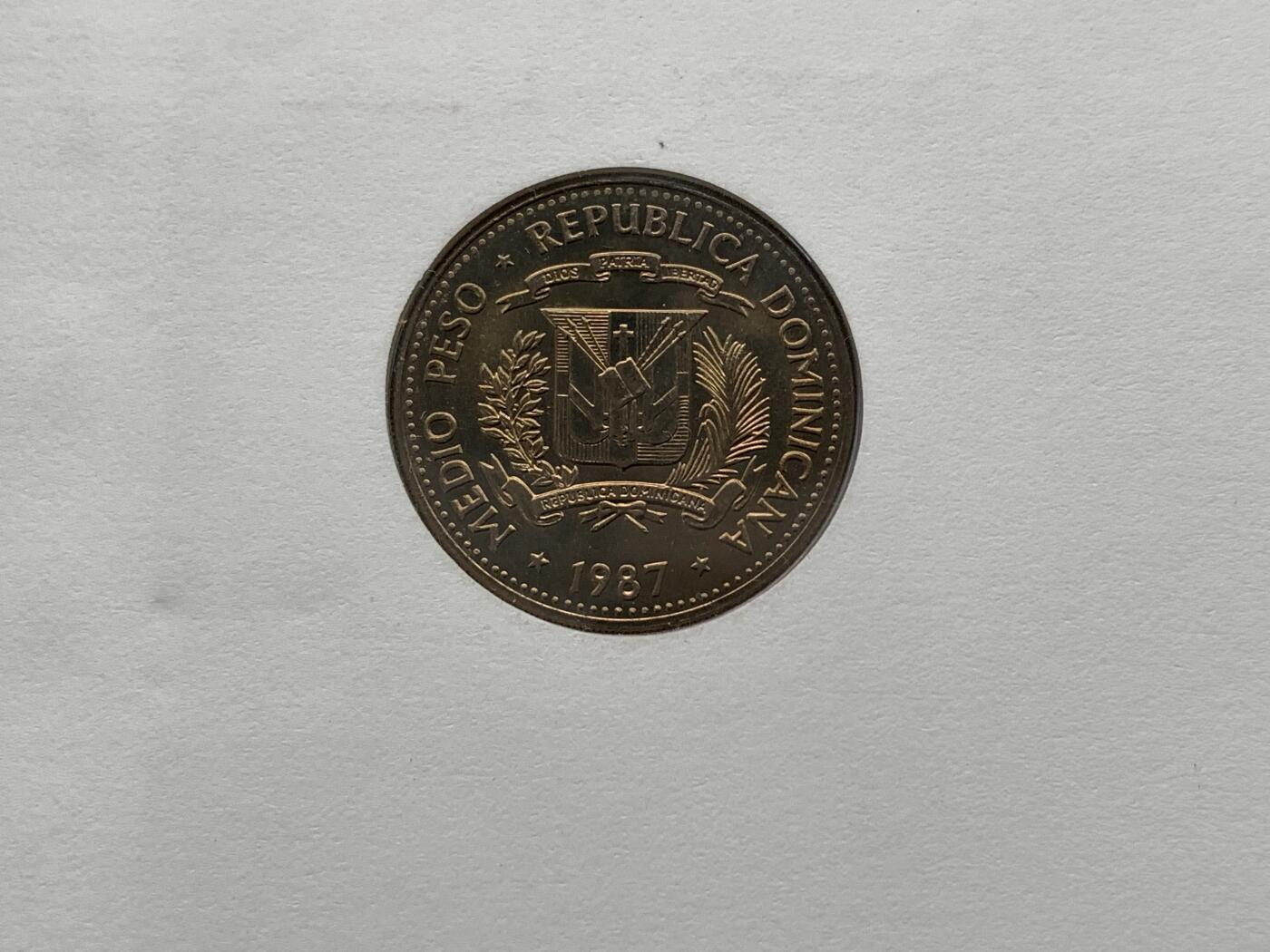 《竞宝斋》第476场 周日，周一 2场连拍 （全场包邮）欢迎送拍 邮币封 多米尼加1987年1/2比索纪念币