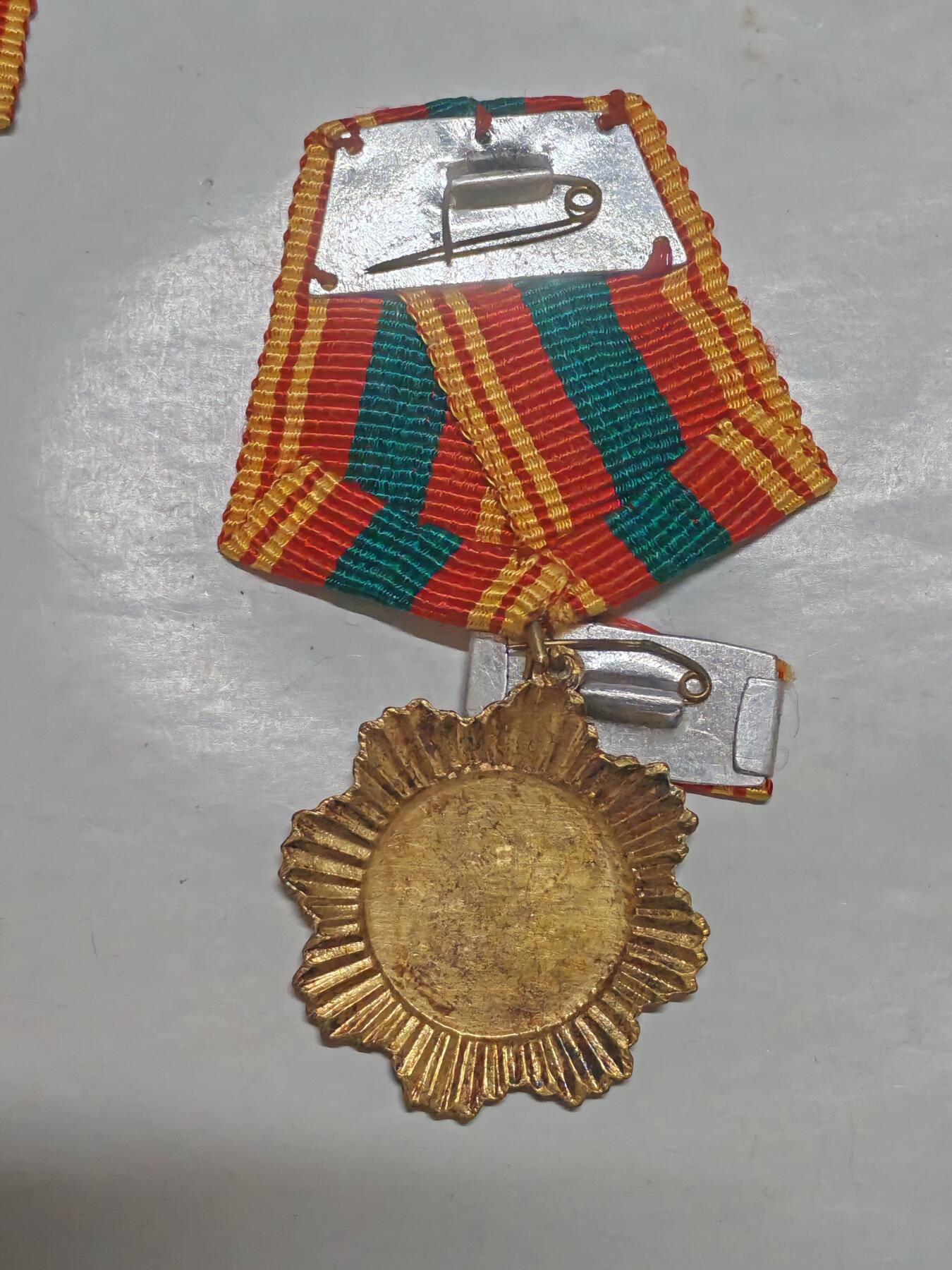 韵星假日军品类拍卖第50期 柬埔寨人民共和国友谊奖章带原略 奖章比勋章更少见 铜制 颁发给越南和东欧阵营共产国家