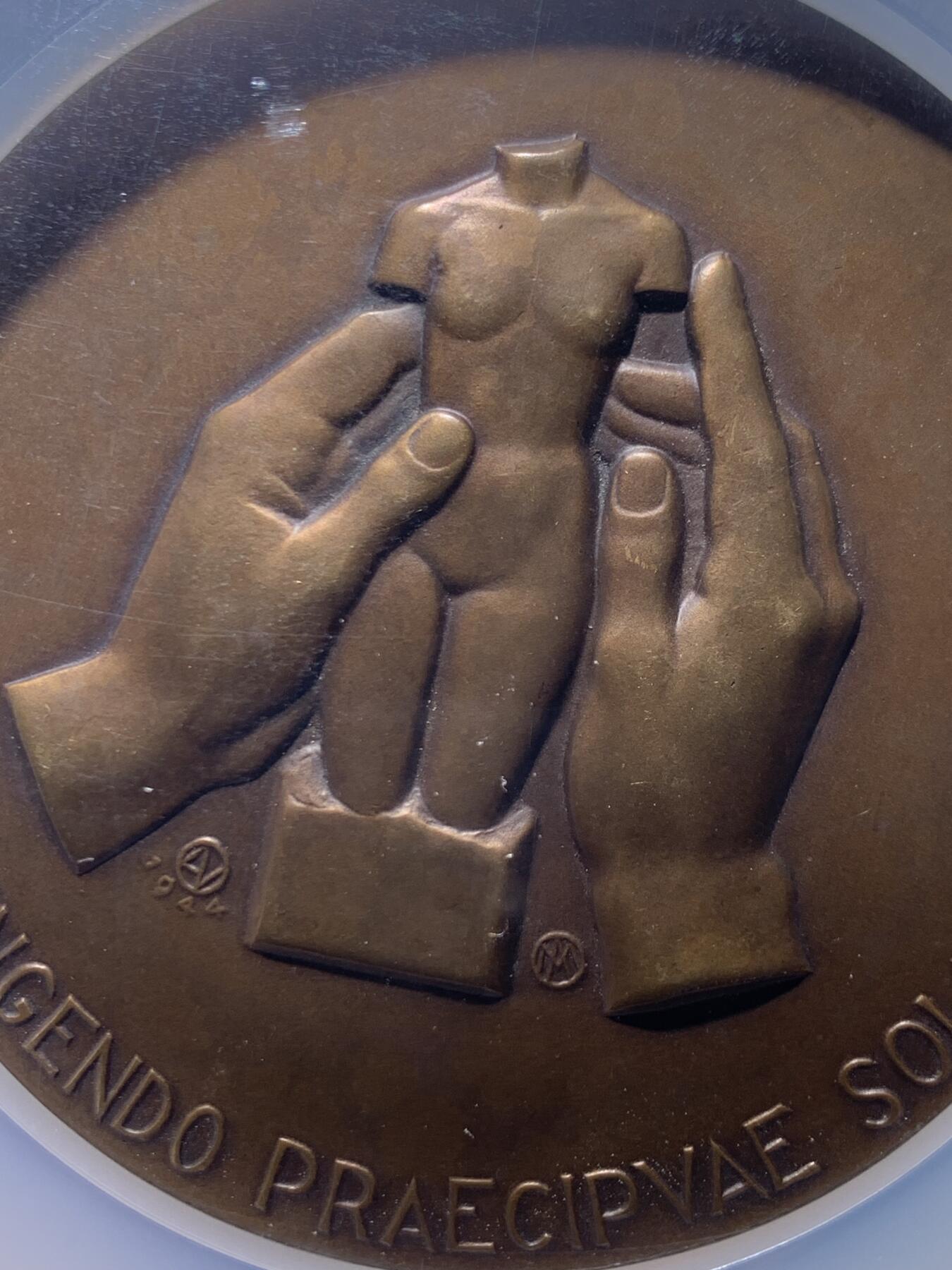 《竞宝斋》第476场 周日，周一 2场连拍 （全场包邮）欢迎送拍 NGC MS64BN 比利时1904年朱利安迪伦斯纪念铜章，直径70毫米，加大加厚盒。