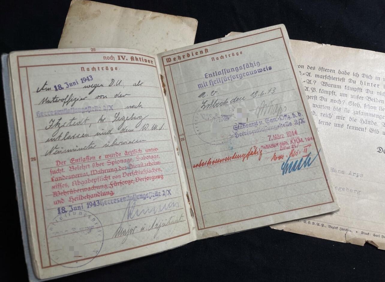 专场 德国二战套证，包括士兵证与照片，授予汉斯·阿普斯，得主介绍如下