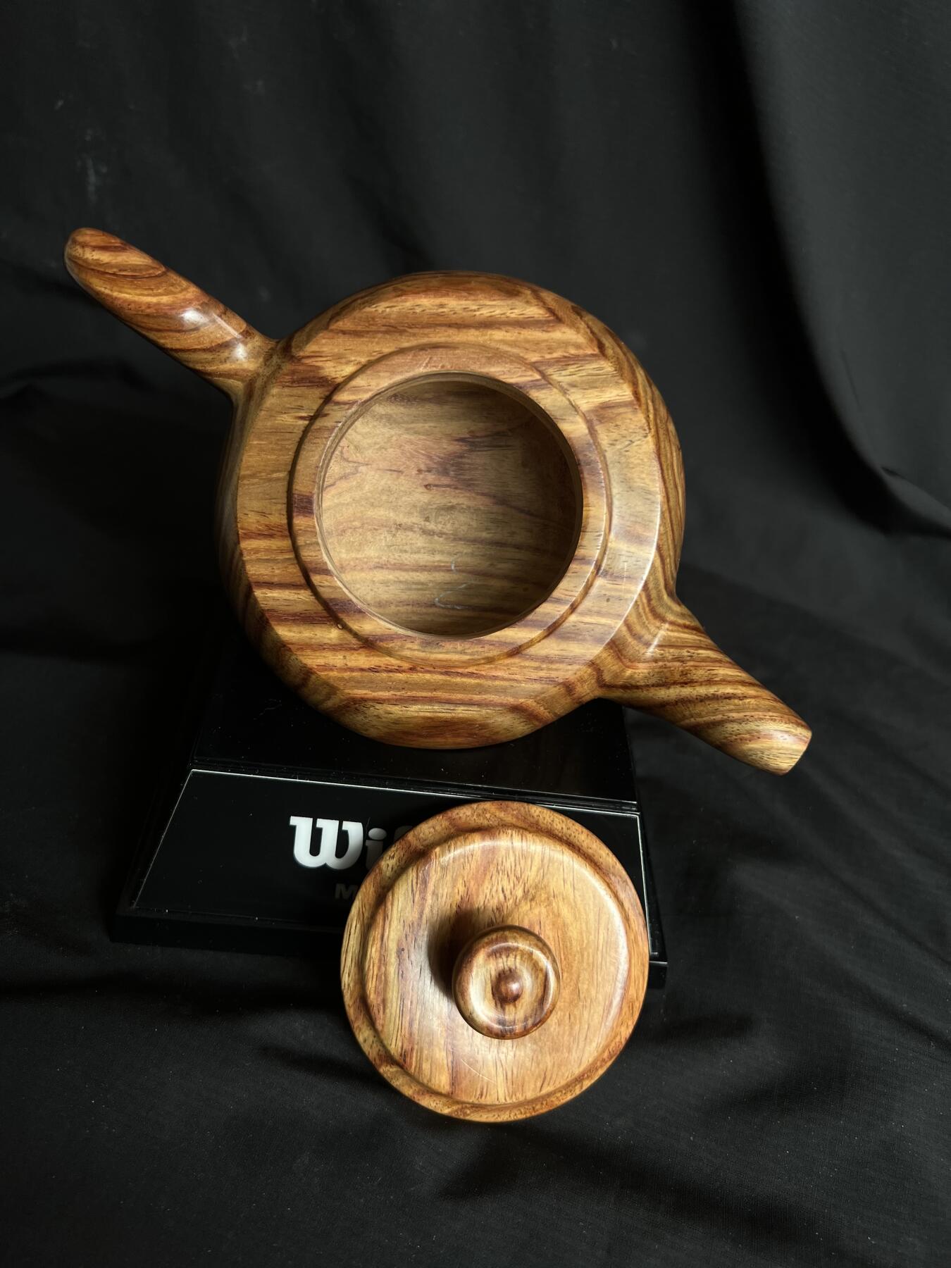 零元拍：越南黄花梨精工摆件茶壶把把壶，一块料制成，尺寸约：18（含壶把）/9CM。