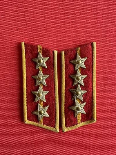 五哥徽章群   31号周二晚上八点4群联拍 - 领章