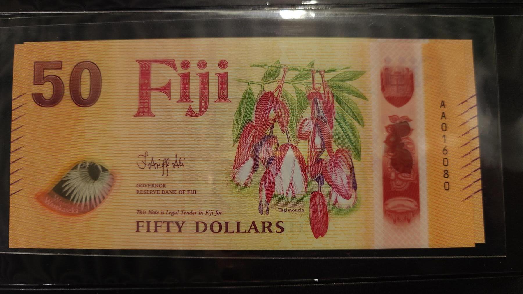 世界钱币～微拍第242期暨2026年第23期  老库存每款各1-2张清仓低价起拍 2025年斐济50元塑料钞 全新绝品无47倒置号 尾号080