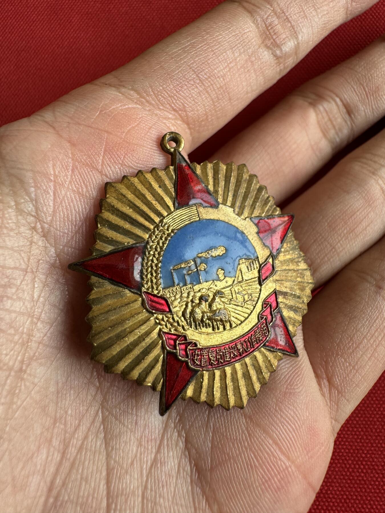 五哥徽章群   31号周二晚上八点4群联拍 铜章