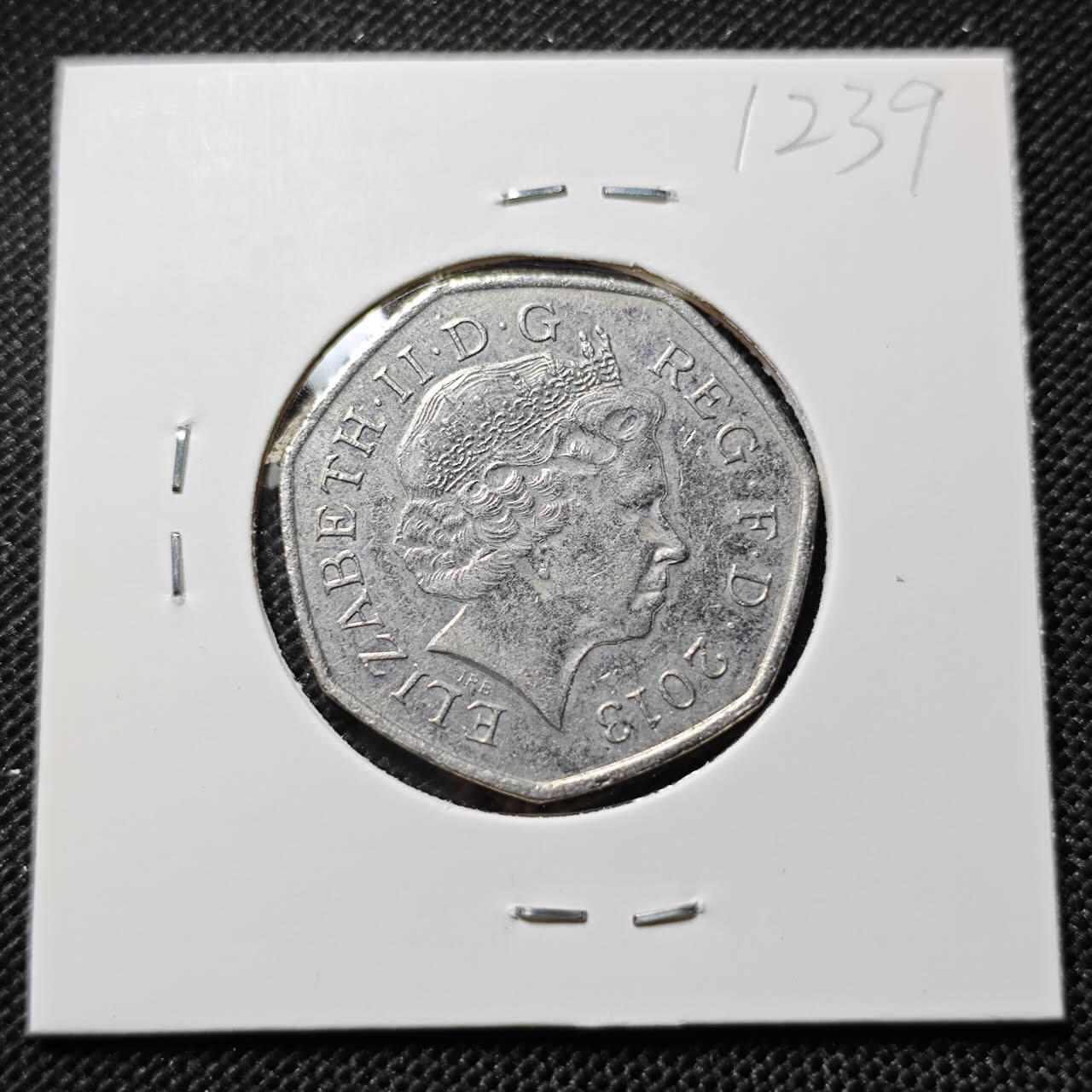 KK钱币收藏小铺  第412期 2月预留时间 周末发货 2013英国50便士 盾